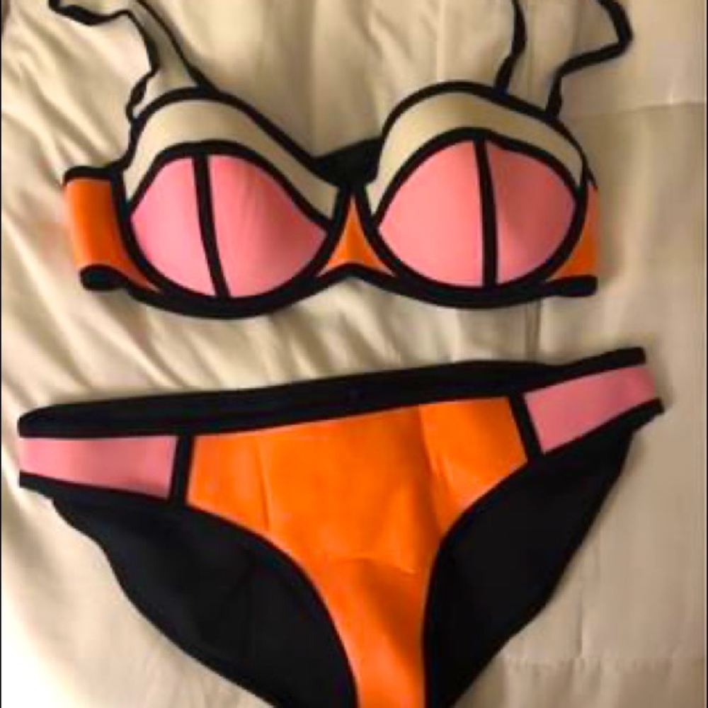 Never Worn Triangl Bikini (L fits like M)